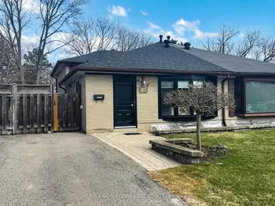 Semi-Detached in Aurora