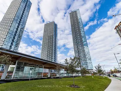 Condo Apartment in Vaughan