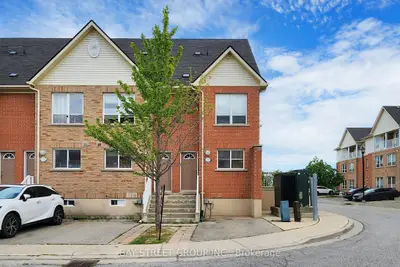 Condo Townhouse in Markham