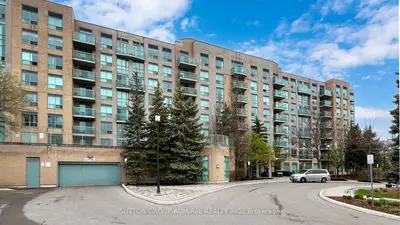 Condo Apartment in Richmond Hill