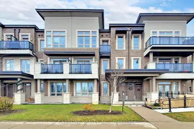 Condo Townhouse in Vaughan