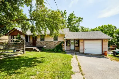 Detached in Brock