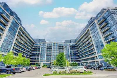 Condo Apartment in Richmond Hill