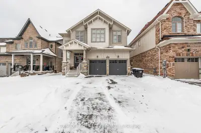 Detached in Essa