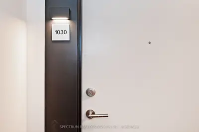 Common Element Condo in Richmond Hill