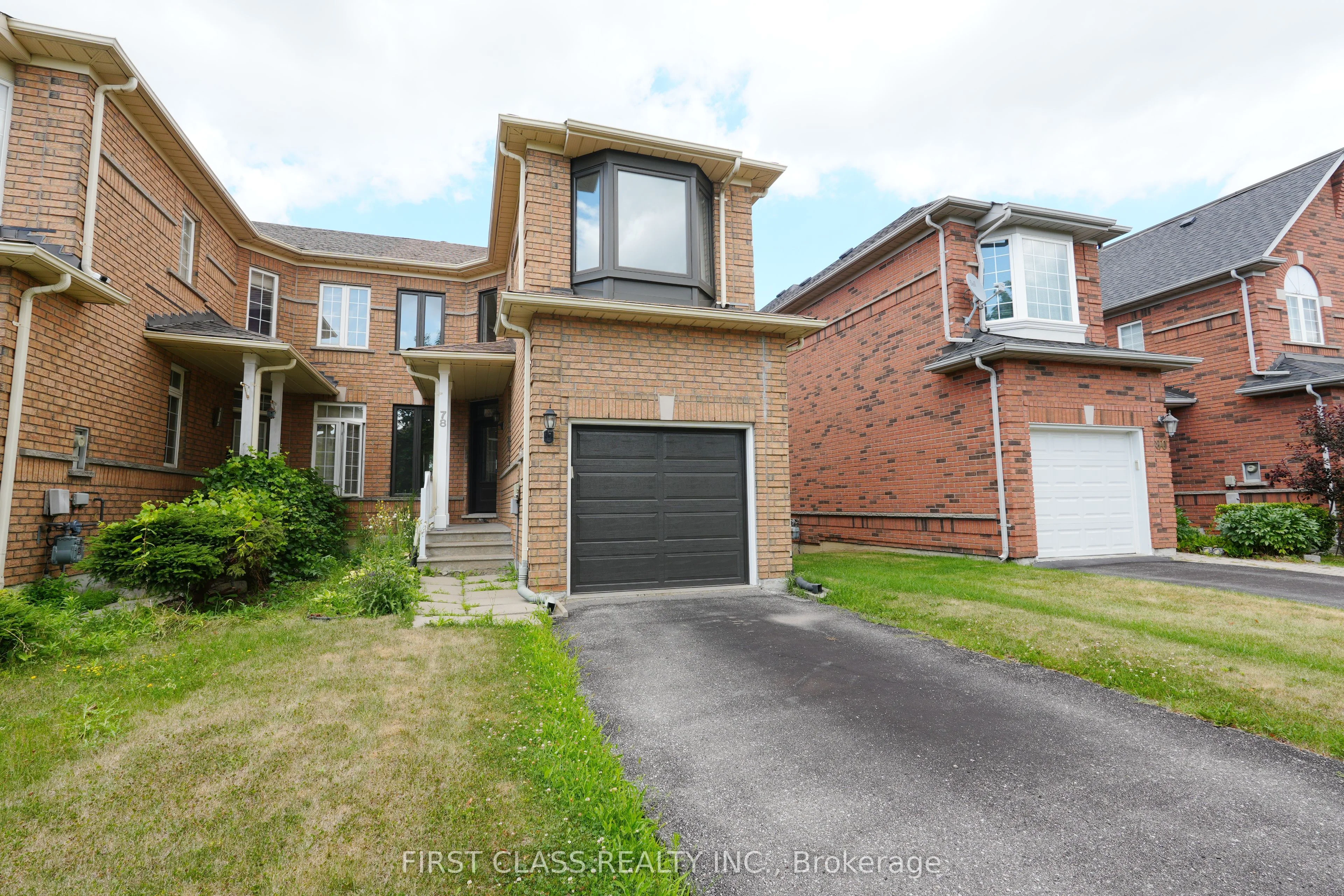 Att/Row/Townhouse in Richmond Hill