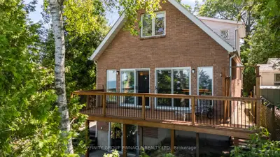 Detached in Brock