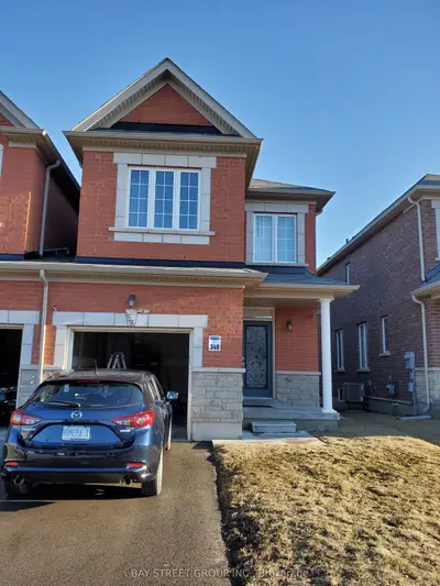 Att/Row/Townhouse in Richmond Hill
