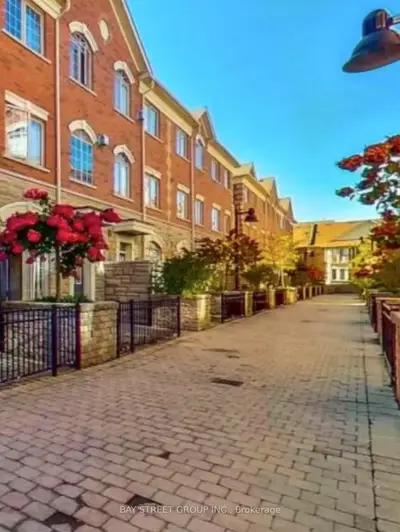 Condo Townhouse in Vaughan