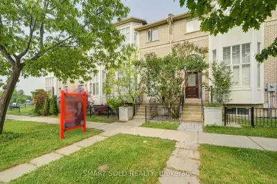 Att/Row/Townhouse in Richmond Hill