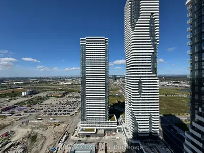 Common Element Condo in Vaughan