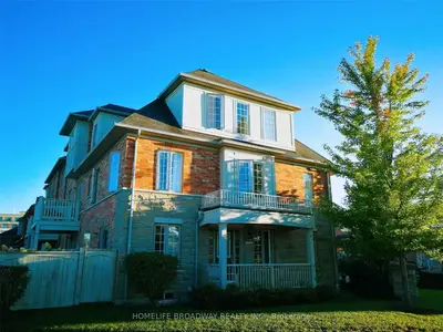 Att/Row/Townhouse in Markham