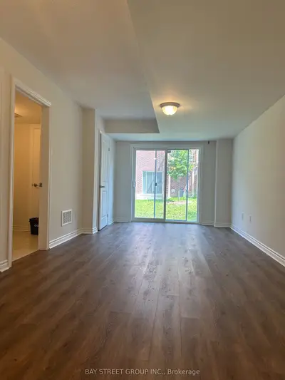 Att/Row/Townhouse in Newmarket