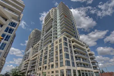 Condo Apartment in Richmond Hill
