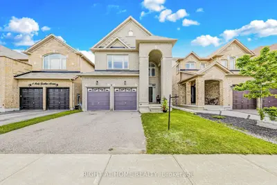 Detached in East Gwillimbury