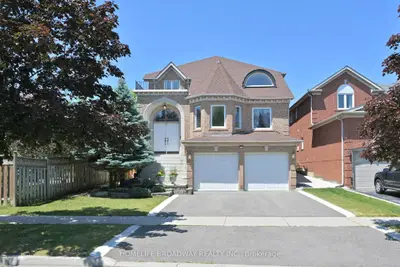 Detached in Richmond Hill