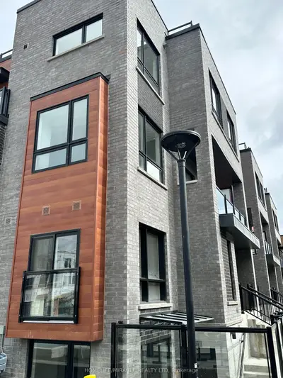 Condo Townhouse in Newmarket