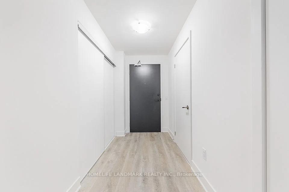 185 Deerfield Road 223, Newmarket, ON L3Y 0G7