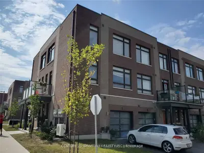 Att/Row/Townhouse in Vaughan
