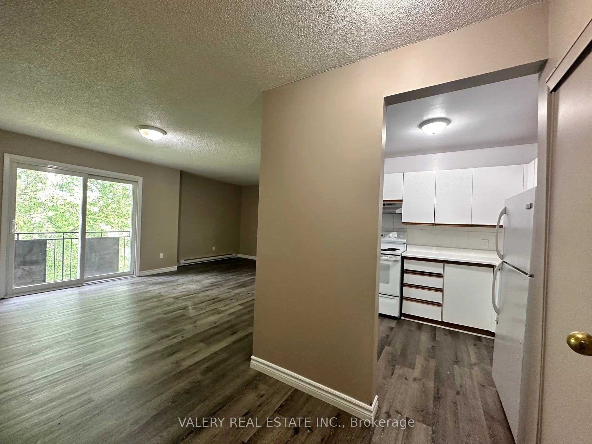 1 Lowndes Avenue 12, Georgina, ON L4P 3K6