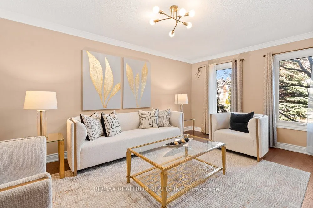 27 Ellsworth Avenue, Richmond Hill, ON L4C 9N8