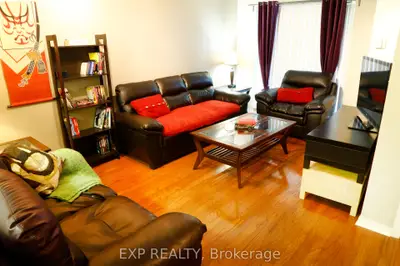Condo Apartment in Richmond Hill