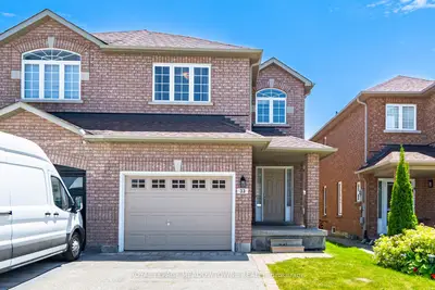 Semi-Detached in Richmond Hill