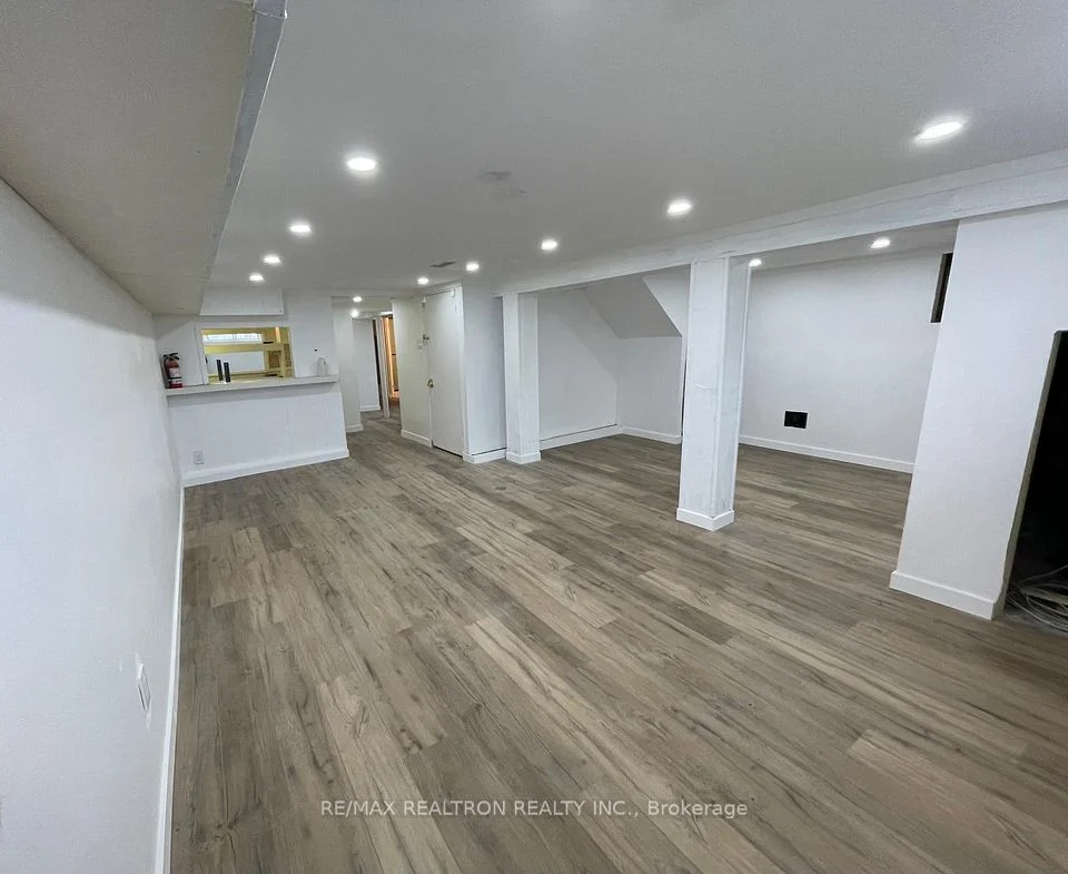 197 Taylor Mills Drive N BSMNT, Richmond Hill, ON L4C 2T5