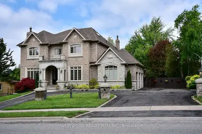 Detached in Richmond Hill