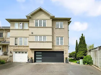 Condo Townhouse in Richmond Hill