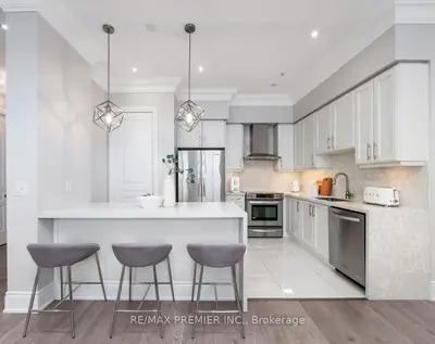 Condo Apartment in Vaughan