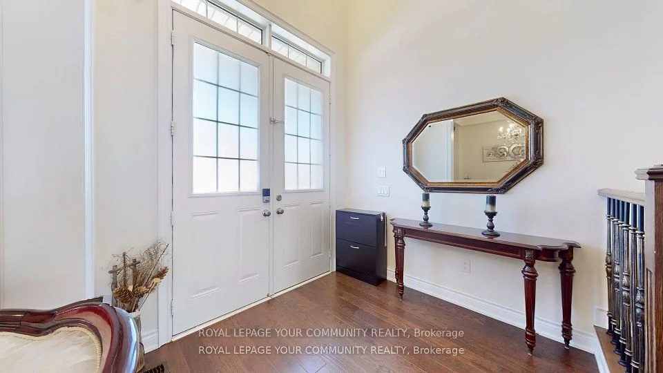 561 Clifford Perry Place, Newmarket, On L3x 0j2