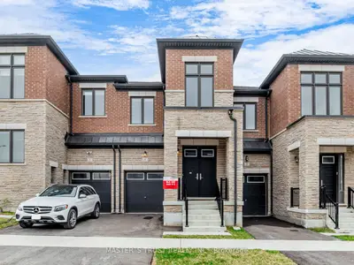 Att/Row/Townhouse in Richmond Hill