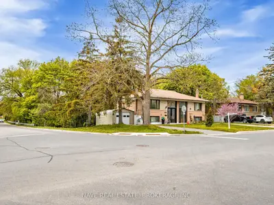 Semi-Detached in Richmond Hill