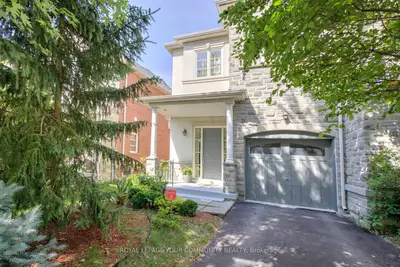Att/Row/Townhouse in Vaughan