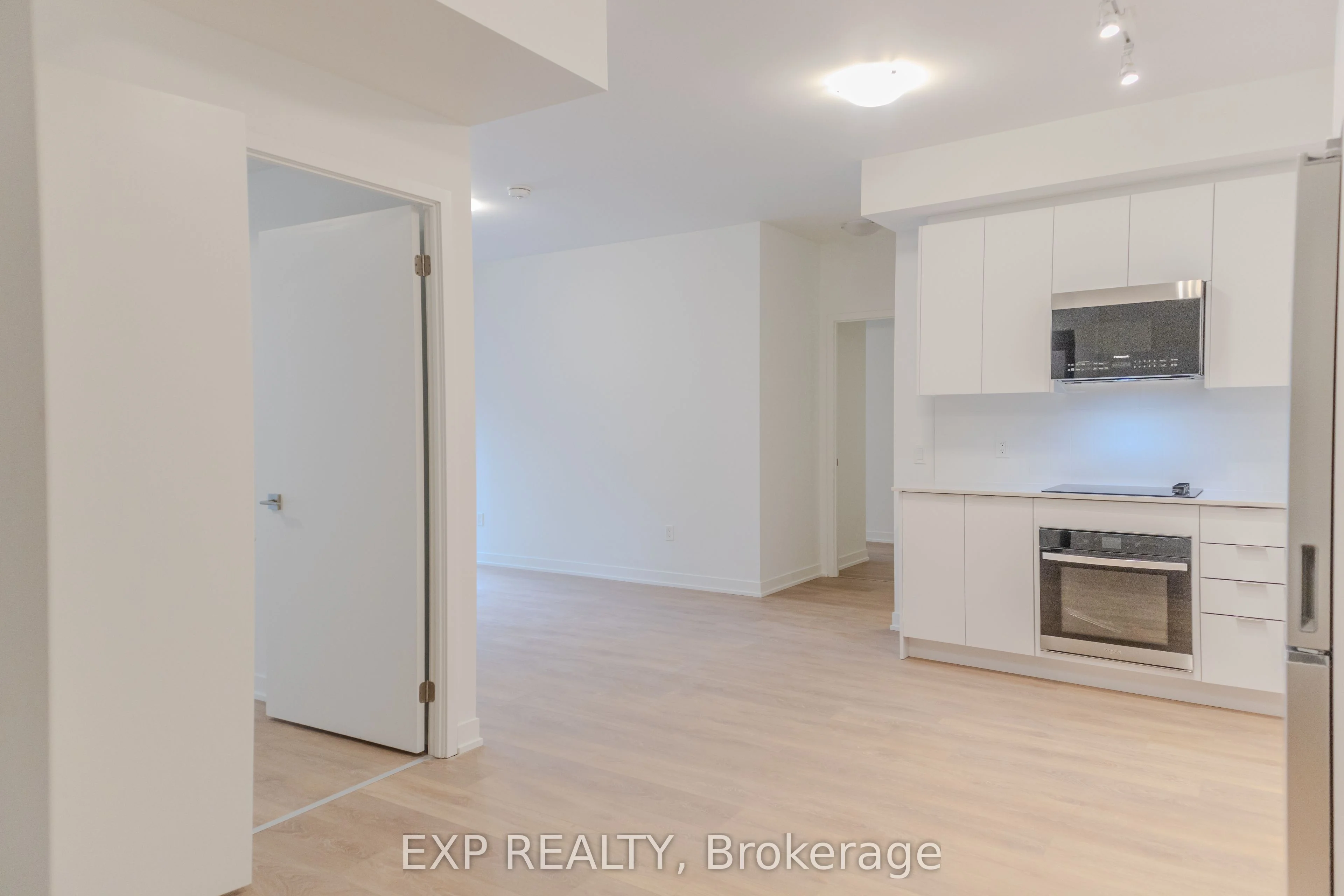 10 Abeja Street 327, Vaughan, ON L4K 0R4