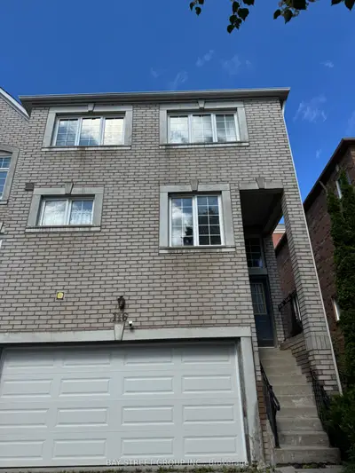 Att/Row/Townhouse in Markham