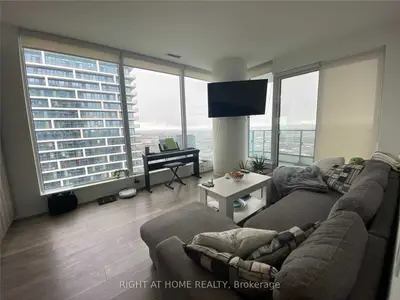 Condo Apartment in Vaughan