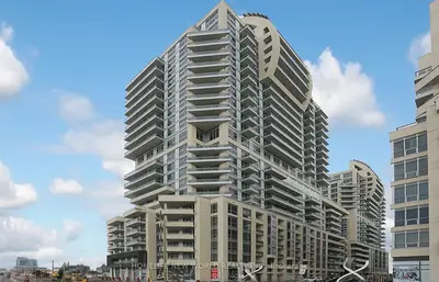 Condo Apartment in Richmond Hill
