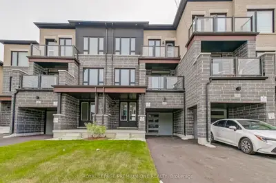 Att/Row/Townhouse in Vaughan