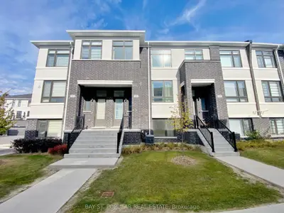Condo Townhouse in Richmond Hill