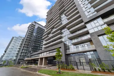 Common Element Condo in Vaughan