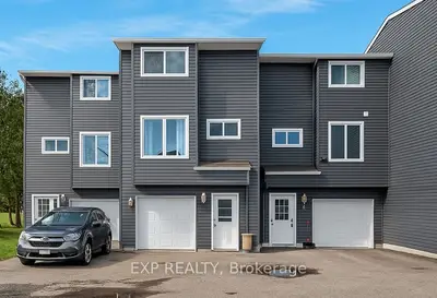 Condo Townhouse in Georgina