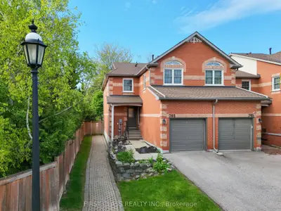 Condo Townhouse in Newmarket