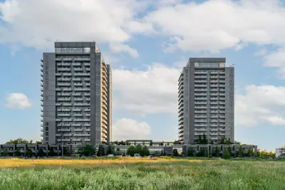 Condo Apartment in Richmond Hill