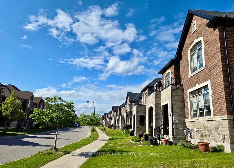 15 Walter Proctor Road, East Gwillimbury, ON L9N 0P1