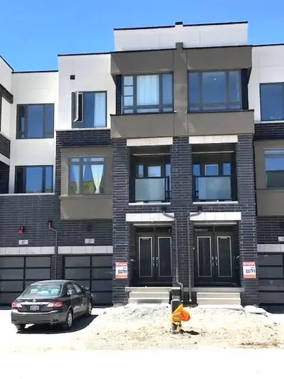 Att/Row/Townhouse in Markham