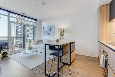 Common Element Condo in Vaughan