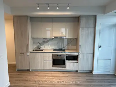 Condo Apartment in Vaughan