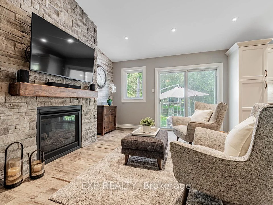 235 Robinson Drive, Newmarket, ON L3Y 5M4